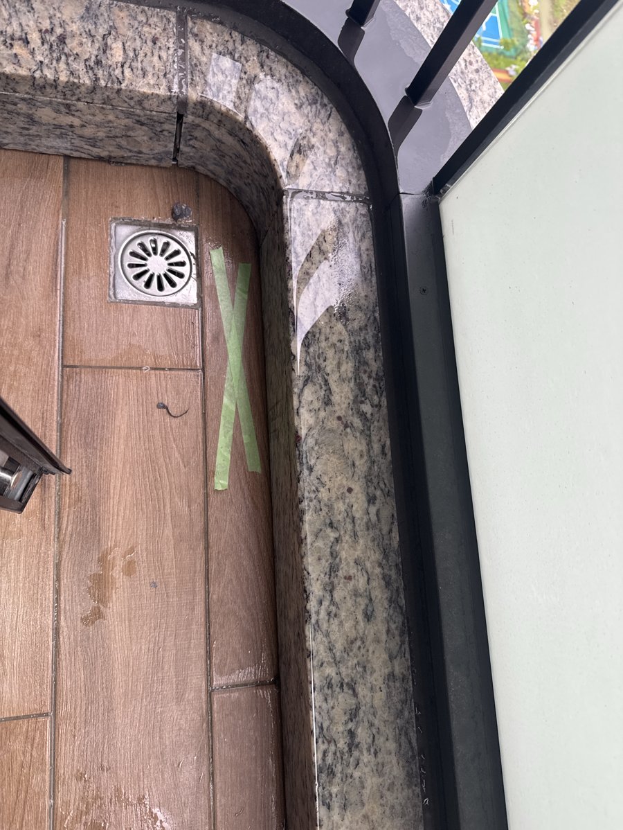 驗屋缺失：前陽台地磚空心