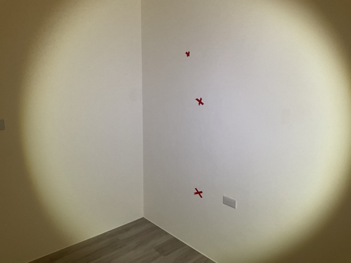 驗屋缺失：臥室牆面泥作空心