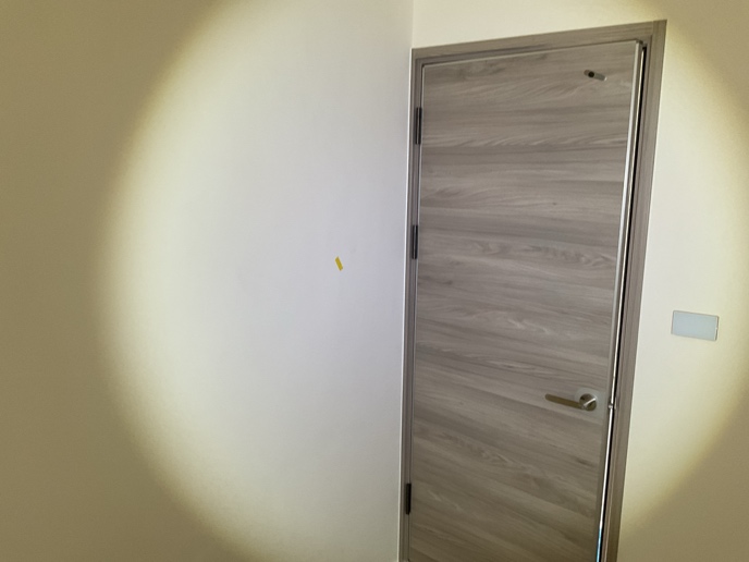 驗屋缺失:臥室牆面油漆色差